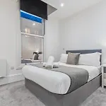 Leeds City Centre 2-Bed Apartment 利兹