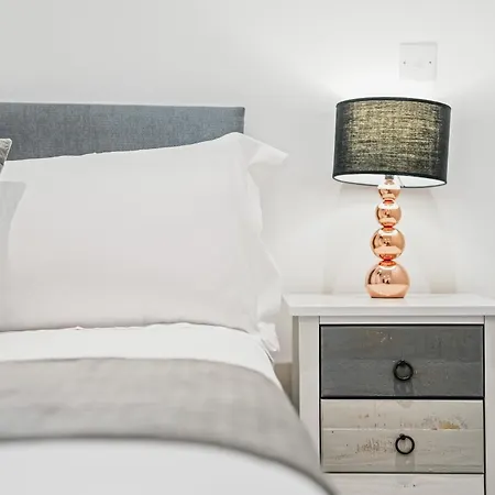 Beautiful 2-bed Centre Near Lgi 아파트 리즈