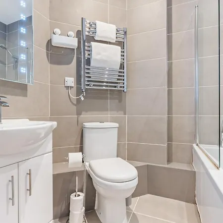 Beautiful 2-bed Centre Near Lgi *