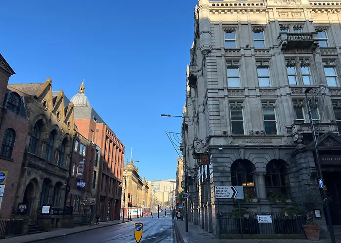 Beautiful 2-bed Centre Near Lgi 아파트 리즈