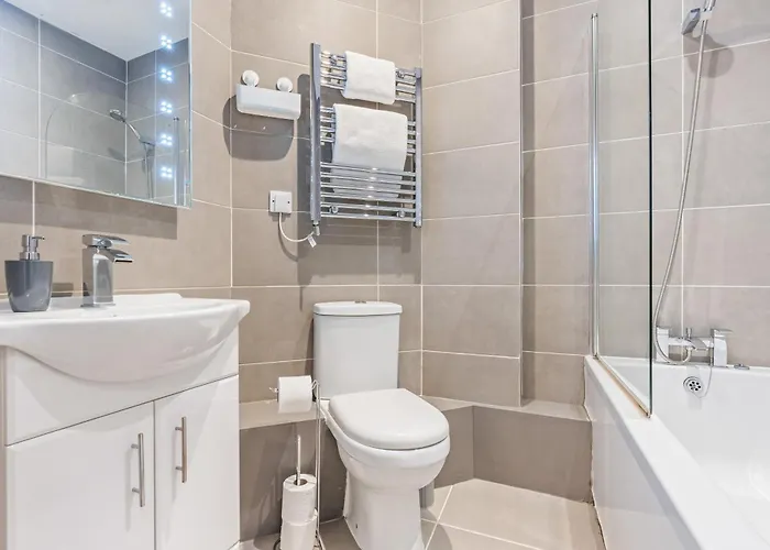 Beautiful 2-bed Centre Near Lgi *