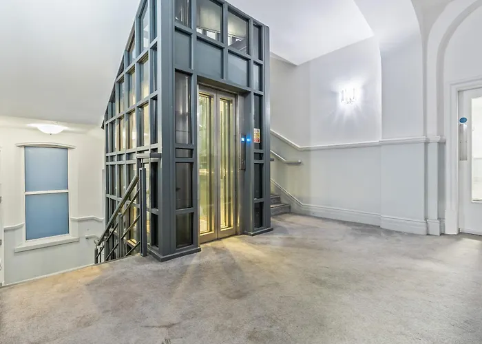 Beautiful 2-bed Centre Near Lgi 아파트 리즈